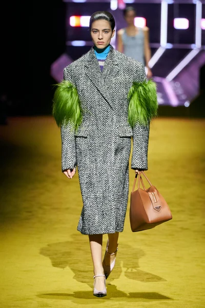 Look 30